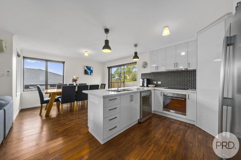 8 Willow Avenue, KINGSTON TAS 7050