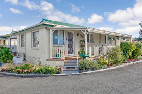 8 Willow Crescent, KANAHOOKA NSW 2530