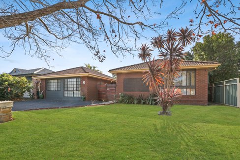 8 Windsor Crescent, BROWNSVILLE NSW 2530
