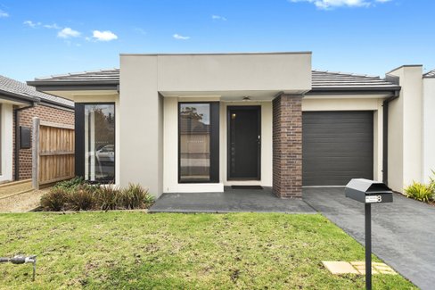 8 Wurrook Circuit North Geelong 3215