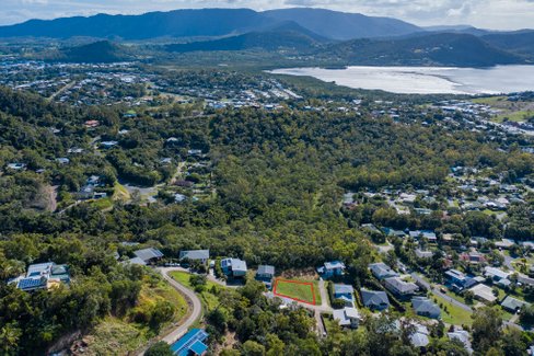 8 Yachtsman Parade, CANNONVALE QLD 4802
