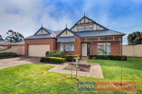 8 Yootha Court, MINERS REST VIC 3352