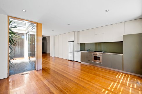 80 Albert St  East Melbourne 3002