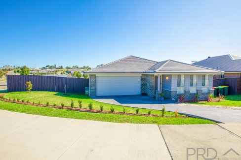 80 Saddlers Drive, GILLIESTON HEIGHTS NSW 2321