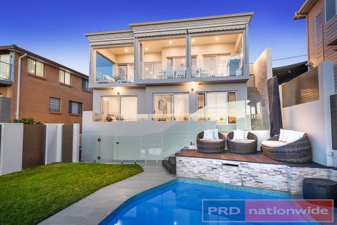 804 Henry Lawson Drive, PICNIC POINT NSW 2213