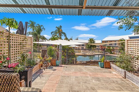 8/11 Island Drive, CANNONVALE QLD 4802