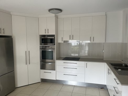 8/14 The Esplanade, Burleigh Heads QLD 4220