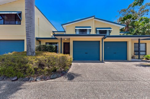8/16 Beach Road CANNONVALE