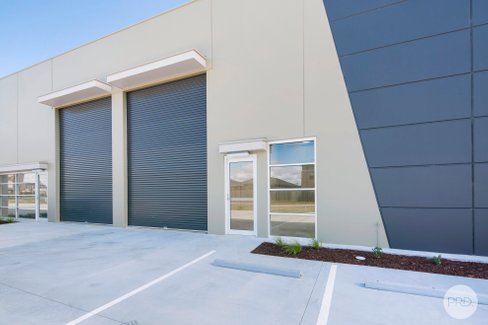 8/18 Gregory Street West, LAKE GARDENS VIC 3355