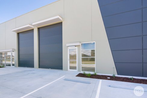 8/18 Gregory Street West, LAKE GARDENS VIC 3355