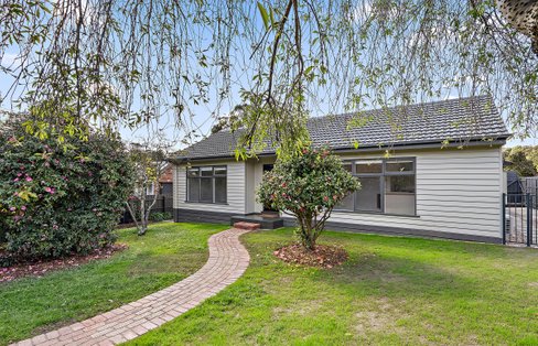 819 Mt Dandenong Road  Montrose 3765