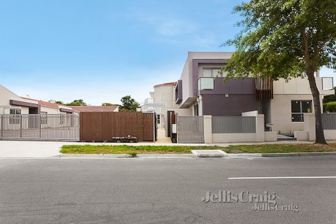 8/2 Cyril Street Box Hill South 3128