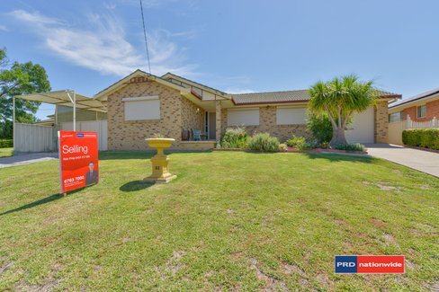 82 Glengarvin Drive, TAMWORTH NSW 2340