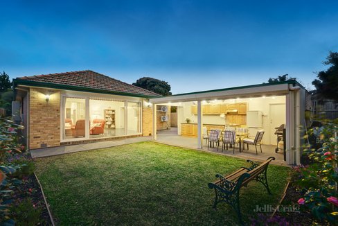 82 Rowen Street Glen Iris 3146