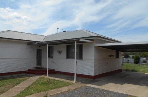 82 Russell Street, TUMUT NSW 2720