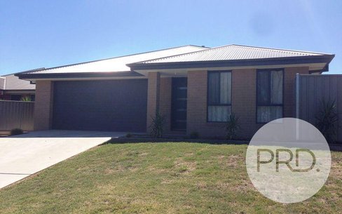 83 Oxford Drive, THURGOONA NSW 2640