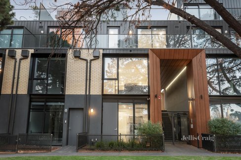 8 343 Williamstown Road Port Melbourne 3207