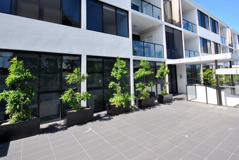 8/35-39 Central Street, LABRADOR QLD 4215