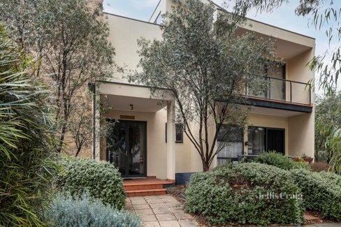 8 39 Diamond Boulevard Greensborough 3088