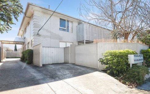 8/3C Innellan Road Murrumbeena 3163