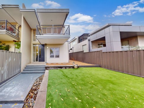 8/4-12 Fisher Parade Ascot Vale 3032