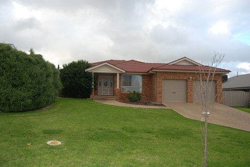 84 Atherton Crescent, TATTON NSW 2650