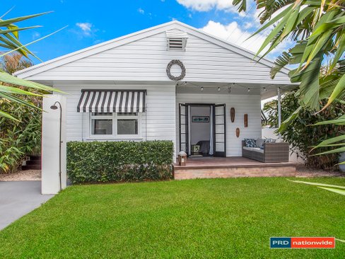 84 THIRD Avenue, PALM BEACH QLD 4221