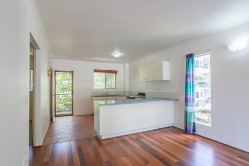 8/5 Border Drive, CANNONVALE QLD 4802