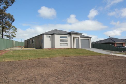 85 Howe Street, MINERS REST VIC 3352