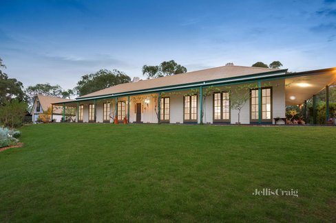 85 Manuka Road Panton Hill 3759