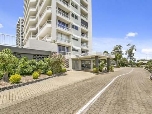 8/56 Hooker Boulevard, MERMAID WATERS QLD 4218