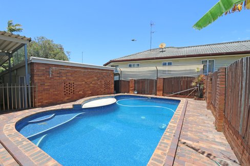 86 Smith Street, SOUTHPORT QLD 4215