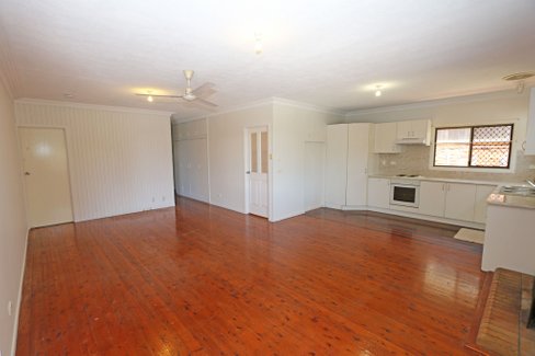 86 Smith Street, SOUTHPORT QLD 4215