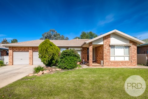 87 Balleroo Crescent, GLENFIELD PARK NSW 2650