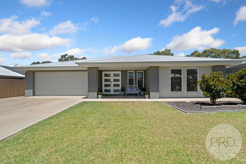 89 Messenger Avenue, BOOROOMA NSW 2650