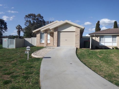 8a Bottlebrush Cove, TAMWORTH NSW 2340