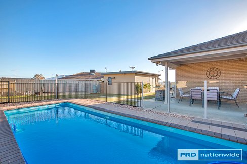8a Karenvar Avenue, TAMWORTH NSW 2340