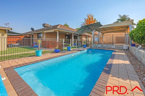 8a Karenvar Avenue, TAMWORTH NSW 2340