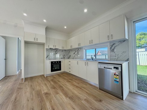 8A Lockwood Avenue, GREENACRE NSW 2190