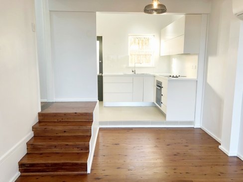 8a Lofts Avenue, ROSELANDS NSW 2196