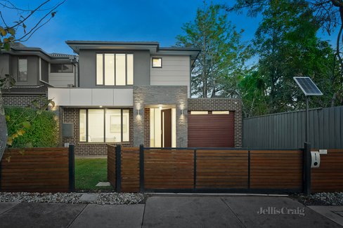 8A Weber Crescent Burwood East 3151