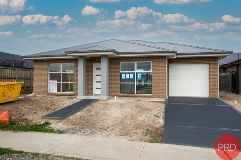 8b Corella Close, ABERGLASSLYN NSW 2320