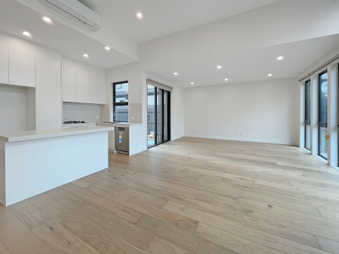 8B Edinburgh Street Bentleigh East 3165