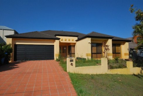 9 Belmont Drive, VARSITY LAKES QLD 4227