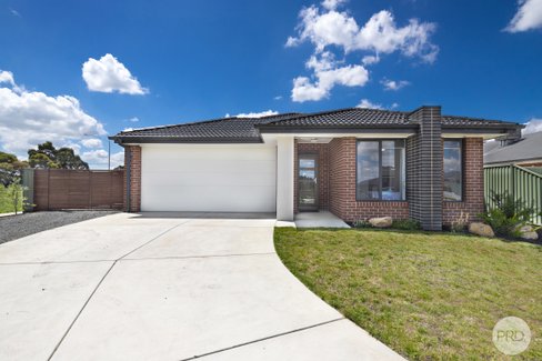 9 Bold Front Court, MINERS REST VIC 3352
