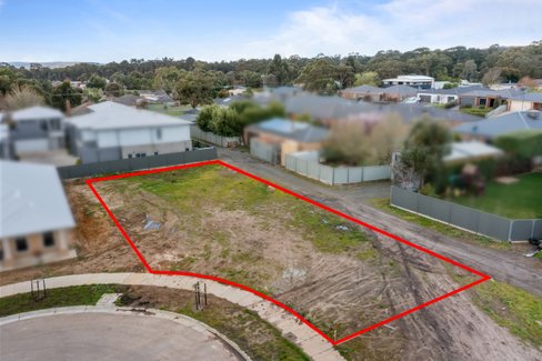 9 Cassinia Court, CANADIAN VIC 3350