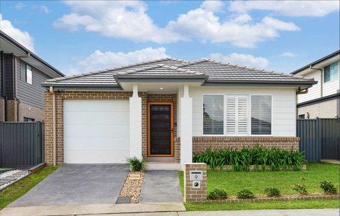 9 Cavalry St, Jordan Springs NSW 2747