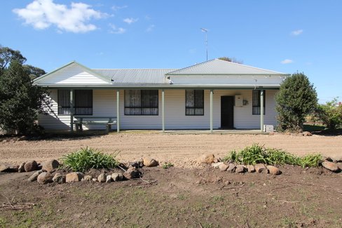 9 Church Road, CAMBRIAN HILL VIC 3352