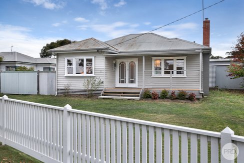 9 Elizabeth Road, CRESWICK VIC 3363