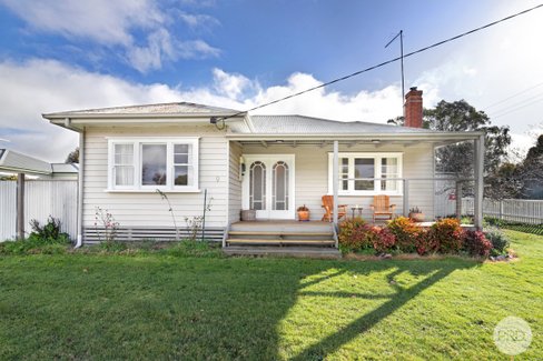 9 Elizabeth Road, CRESWICK VIC 3363